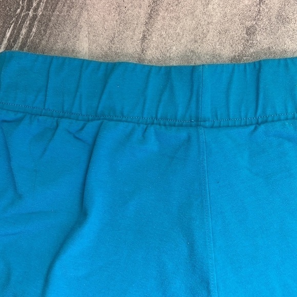 Light blue hot shorts 3” Reebok size medium - Picture 6 of 11